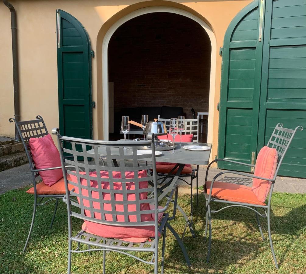 Incantevole Borgo Con Piscine Colleoli Exterior foto