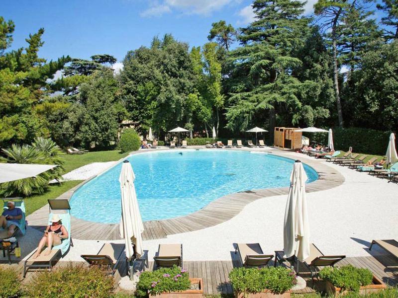 Incantevole Borgo Con Piscine Colleoli Exterior foto